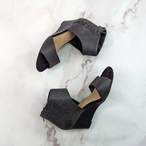 Torrid Black Wedge Size 6.5 W Wide Heel Lace Up Sandal Open Toe Zip Faux Leather - Picture 10 of 10